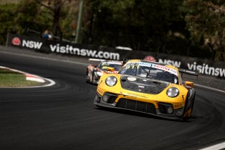 #911	Absolute Racing	Porsche 911 GT3 R	Mathieu Jaminet	Patrick Pillet	Matt Campbell	Bathurst 12 Hour 2020 | Kevin Pecks, Vier Communication
