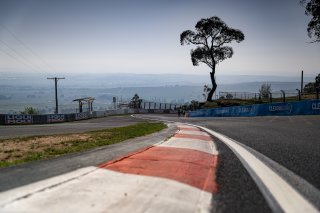 Bathurst 12 Hour 2020 | Kevin Pecks, Vier Communication