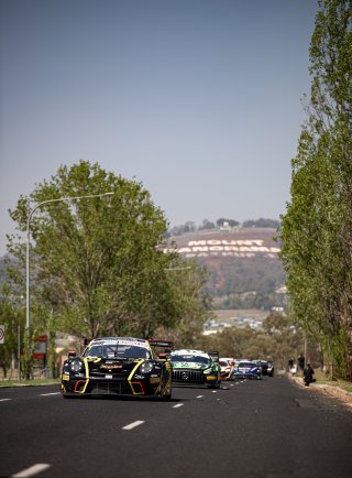 #1	Porsche 911 GT3 R	Earl Bamber Motorsport	Earl Bamber / Laurens Vanthoor / Craig Lowndes Bathurst 12 Hour 2020 Parade | Kevin Pecks, Vier Communication