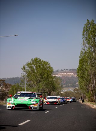 #76	Aston Martin Vantage AMR GT3	R-Motorsport	Rick Kelly / Jake Dennis / Scott Dixon Bathurst 12 Hour 2020 Parade | Kevin Pecks, Vier Communication