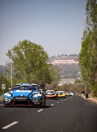 #18	Nissan GT-R NISMO GT3	KCMG	Josh Burdon / Katsumasa Chiyo / Tsugio Matsuda Bathurst 12 Hour 2020 Parade | Kevin Pecks, Vier Communication