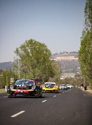 #12	Porsche 911 GT3 R	NED Racing Team	David Calvert-Jones / Jaxon Evans / Romain Dumas Bathurst 12 Hour 2020 Parade | Kevin Pecks, Vier Communication