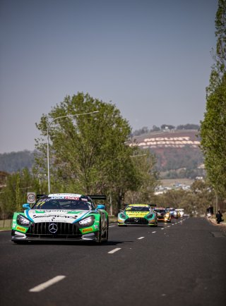 #77	Mercedes-AMG GT3	Mercedes-AMG Team Craft-Bamboo Black Falcon	Yelmer Buurman / Maro Engel / Luca Stolz Bathurst 12 Hour 2020 Parade | Kevin Pecks, Vier Communication