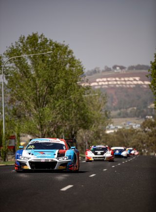 #22	Audi R8 LMS GT3	Audi Sport Team Valvoline	Garth Tander / Christopher Mies / Mirko Bortolotti Bathurst 12 Hour 2020 Parade | Kevin Pecks, Vier Communication
