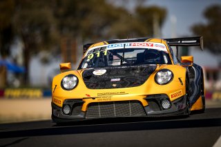 #911	Absolute Racing	Porsche 911 GT3 R	Mathieu Jaminet	Patrick Pillet	Matt Campbell	Bathurst 12 Hour 2020 | Kevin Pecks, Vier Communication