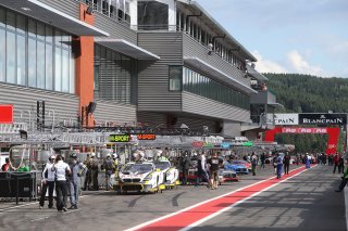 PITLANE BEFORE SUPERPOLE | OLIVIER BEROUD / VISION SPORT AGENCY
