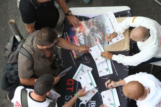 DRIVERS SIGNING AUTOGRAPHS FOR FANS | OLIVIER BEROUD / VISION SPORT AGENCY
