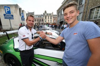 #8 BENTLEY TEAM M-SPORT (GBR) BENTLEY CONTINENTAL GT3 MAXIME SOULET (BEL) WITH WINNER OF A RIDE IN THE CONTINENTAL GT3 DURING PARADE | OLIVIER BEROUD / VISION SPORT AGENCY