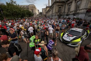 Parade
 | SRO / Kevin Pecks-1VIER