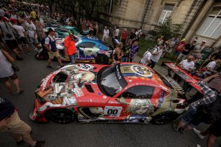 Parade
 | SRO / Kevin Pecks-1VIER