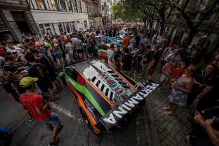 Parade
 | SRO / Kevin Pecks-1VIER
