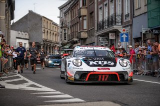 Parade
 | SRO / Kevin Pecks-1VIER