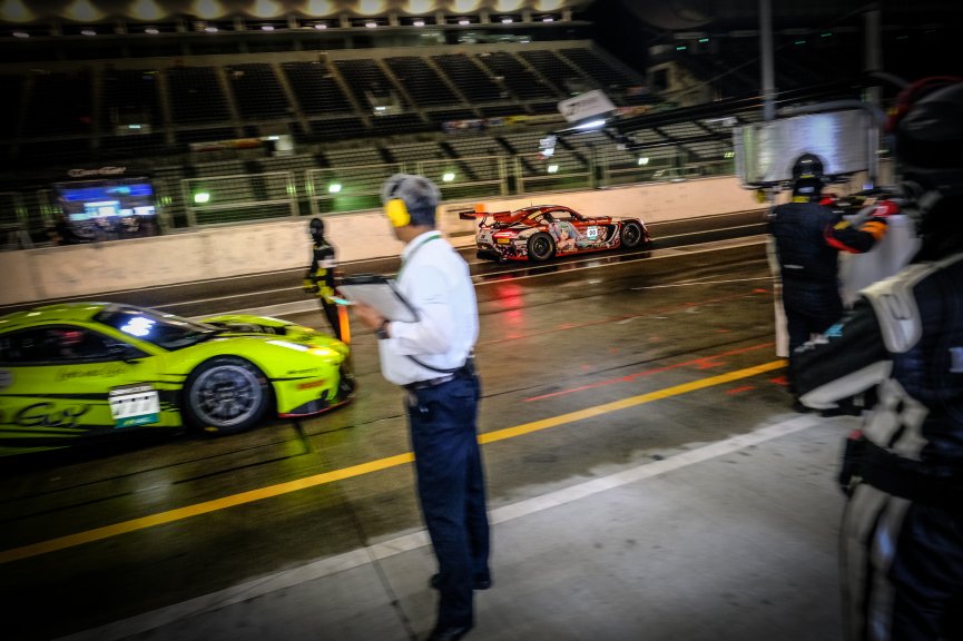 Free Practice 2, Pitlane
