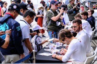 Autograph Session, Pitwalk
 | SRO / Dirk Bogaerts Photography