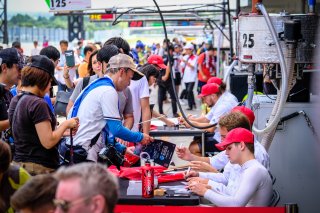 Autograph Session, Pitwalk
 | SRO / Dirk Bogaerts Photography