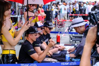 Autograph Session, Pitwalk
 | SRO / Dirk Bogaerts Photography