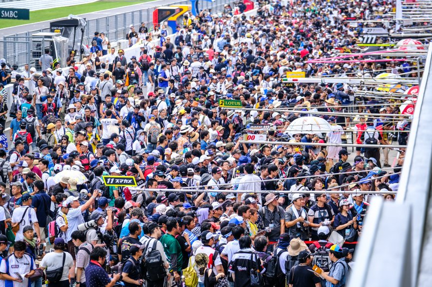Autograph Session, Pitwalk
