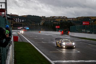 #98 ROWE Racing DEU- Laurens Vanthoor BEL Nick Tandy GBR Earl Bamber NZL IGTC, Chequered Flag, Race
 | SRO / Kevin Pecks