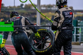 #77 Barwell Motorsport GBR Sandy Mitchell GBR Ricky Collard GBR Rob Collard GBR Leo Machitski RUS IGTC, Pitlane, Race
 | SRO / Dirk Bogaerts Photography