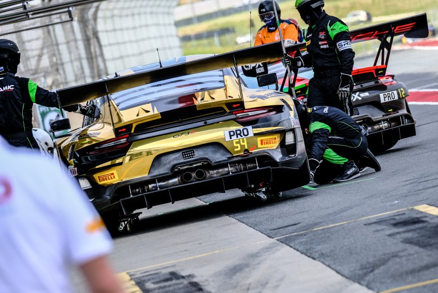 Paid Test Session 2, Pitlane
