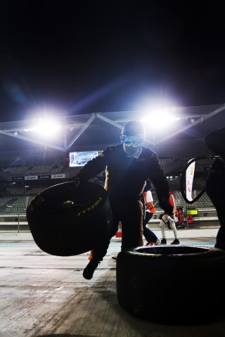 A mechanic in the pit lane
 | JEP/SRO
