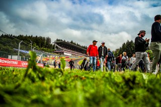 Grid Walk, Race
 | © SRO - TWENTY-ONE CREATION | Jules Benichou