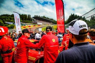 Grid Walk, Race
 | © SRO - TWENTY-ONE CREATION | Jules Benichou