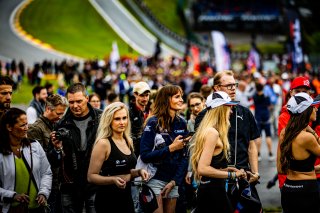 Grid Walk, Race
 | © SRO - TWENTY-ONE CREATION | Jules Benichou