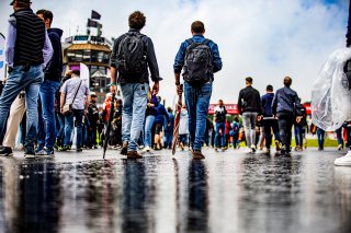 Grid Walk, Race
 | © SRO - TWENTY-ONE CREATION | Jules Benichou