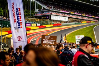 Grid Walk, Race
 | © SRO - TWENTY-ONE CREATION | Jules Benichou