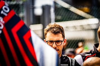 Grid Walk, Race
 | © SRO - TWENTY-ONE CREATION | Jules Benichou