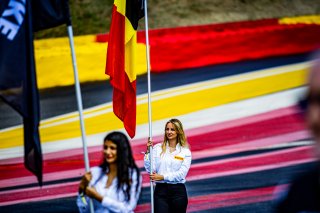 Grid Walk, Race
 | © SRO - TWENTY-ONE CREATION | Jules Benichou