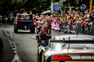Parade
 | © SRO - TWENTY-ONE CREATION | Jules Benichou