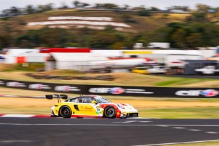 12h Bathurst 2025 -  Meguiar’s Bathurst 12 Hour - Intercontinental GT Challenge Round 1 - Foto: Gruppe C Photography; #91 Porsche 911 GT3 R (992), The Bend: Yasser Shahin, Sam Shahin, Laurin Heinrich, Morris Schuring
 | Gruppe C Photography