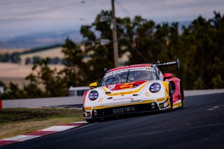 12h Bathurst 2025 -  Meguiar’s Bathurst 12 Hour - Intercontinental GT Challenge Round 1 - Foto: Gruppe C Photography; #91 Porsche 911 GT3 R (992), The Bend: Yasser Shahin, Sam Shahin, Laurin Heinrich, Morris Schuring
 | Gruppe C Photography