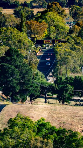 12h Bathurst 2025 -  Meguiar’s Bathurst 12 Hour - Intercontinental GT Challenge Round 1 - Foto: Gruppe C Photography; #91 Porsche 911 GT3 R (992), The Bend: Yasser Shahin, Sam Shahin, Laurin Heinrich, Morris Schuring
 | Gruppe C Photography