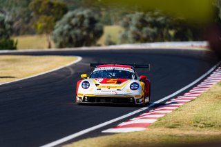 12h Bathurst 2025 -  Meguiar’s Bathurst 12 Hour - Intercontinental GT Challenge Round 1 - Foto: Gruppe C Photography; #91 Porsche 911 GT3 R (992), The Bend: Yasser Shahin, Sam Shahin, Laurin Heinrich, Morris Schuring
 | Gruppe C Photography
