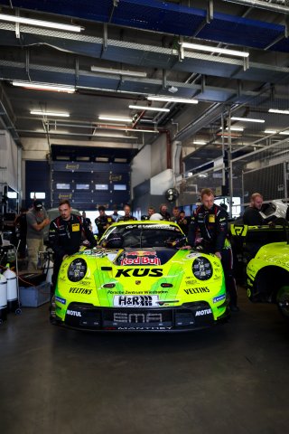 53. ADAC RAVENOL 24h Nürburgring 2025 - Foto: Gruppe C Photography; #911 Porsche 911 GT3 R (992), Manthey EMA: Kevin Estre, Ayhancan Guven, Thomas Preining
 | Gruppe C Photography