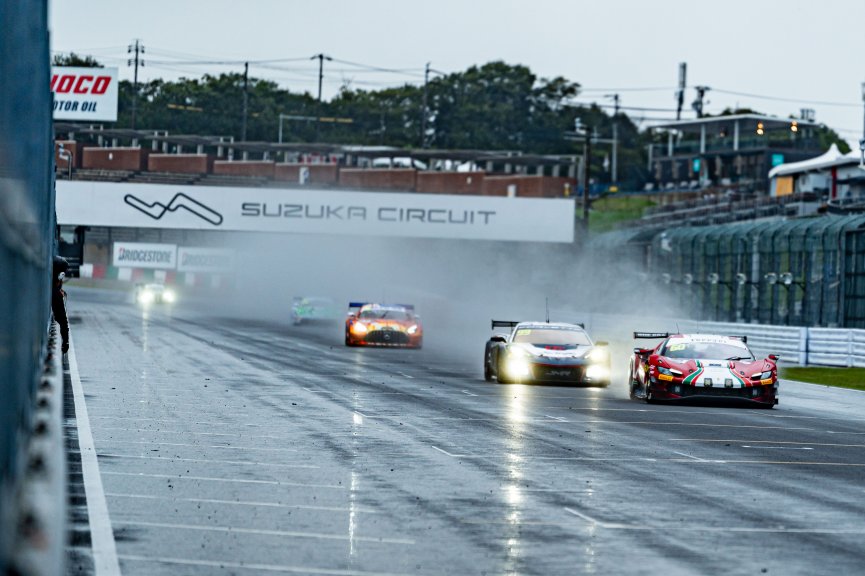 49th SUZUKA 1000km - Intercontinental GT Challenge Round 4 - Foto: Gruppe C Photography; #60 Ferrari 296 GT3, LM Corsa: Kei Nakanishi, Shigekazu Wakisaka, Giancarlo Fisichella; #99 Chevrolet Corvette Z06 GT3 R, Johor Motorsports JMR: Jefri Ibrahim, Abu Ba