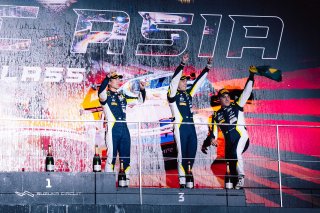 10 BMW M4 GT3 EVO, Team KRC: Brian Lee, Augusto Farfus, Marcelo Tomasoni                 | Gruppe C GmbH