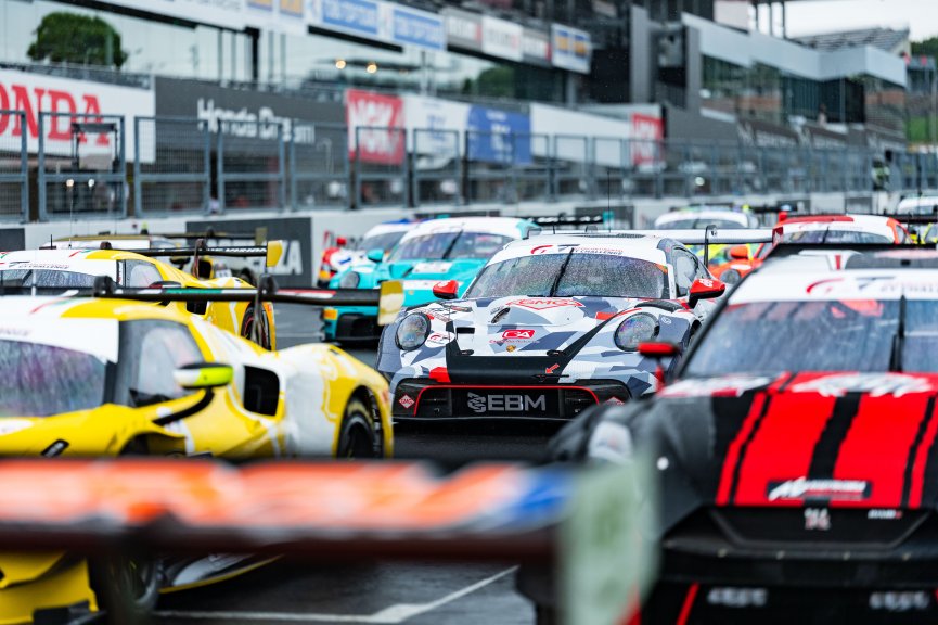 61 Porsche 911 GT3 R (992) EVO, EBM Giga Racing: Adrian D'Silva, Leo Ye Hongli, Mathieu Jaminet
